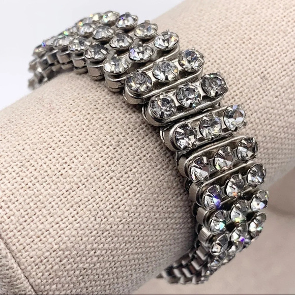 Vintage Crystal Stretch Bracelet Made in British Hong Kong - Picture 1 of 4